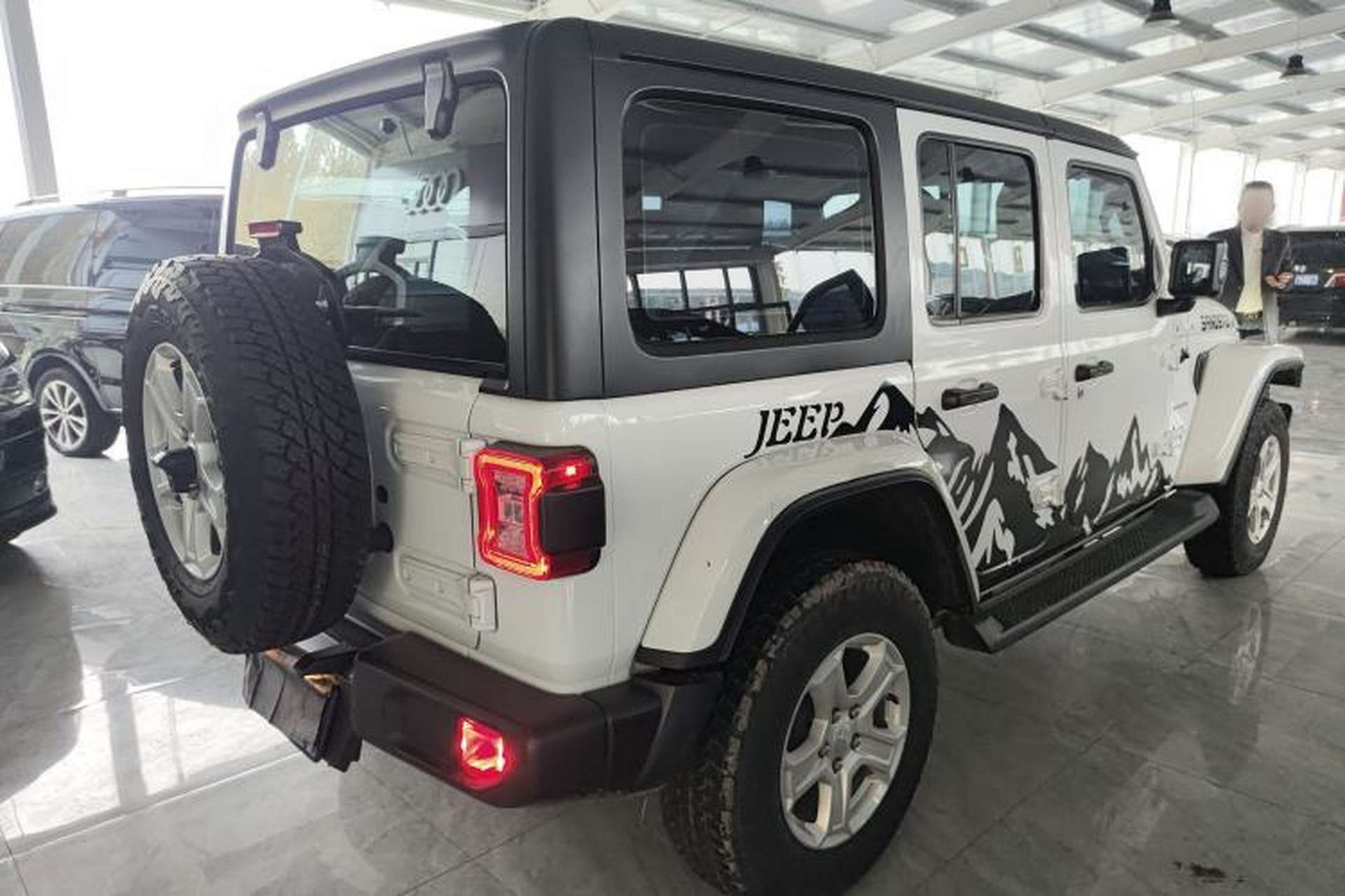 Used Jeep Wrangler 2019 2.0T Sahara Four-Door Version China VI Emission Standard Rear Right 45 Deg