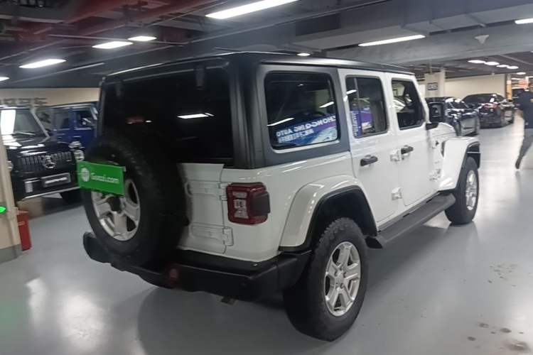 Used Jeep Wrangler 2019 2.0T Sahara Four-Door Version China VI Emission Standard Rear Right 45 Deg