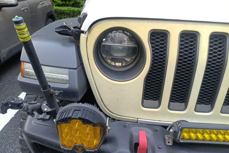 Used Jeep Wrangler 2019 2.0T Rubicon Four-Door Version China VI Emission Standard Right Front Headlight