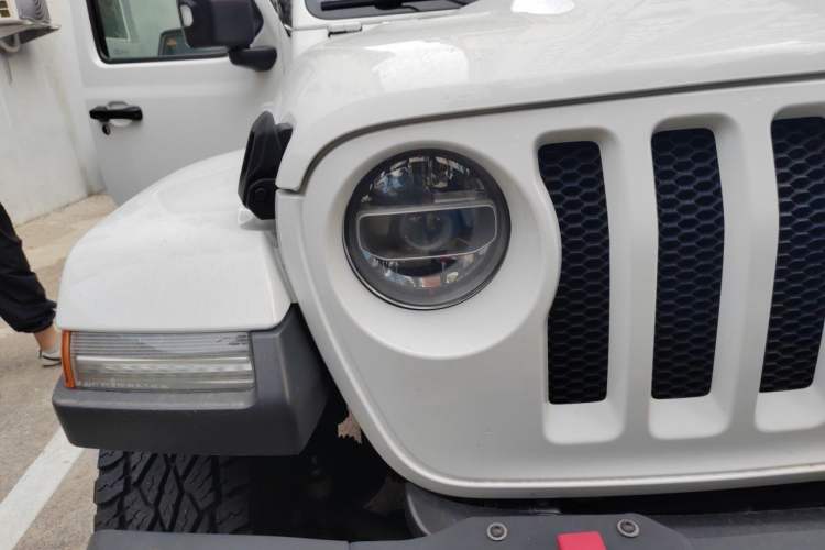 Used Jeep Wrangler  Right Front Headlight