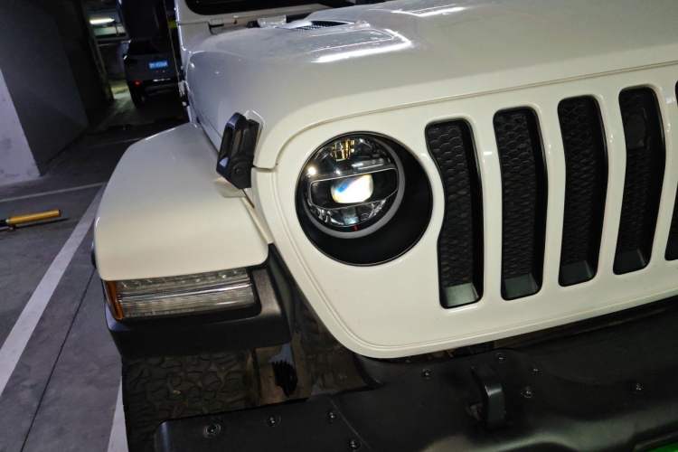 Used Jeep Wrangler 2019 2.0T Sahara Four-Door Prestige Edition China V Standard Right Front Headlight