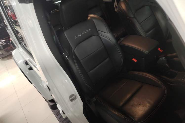 Used Jeep Wrangler 2019 2.0T Sahara Four-Door Version China VI Emission Standard Right Front Seat
