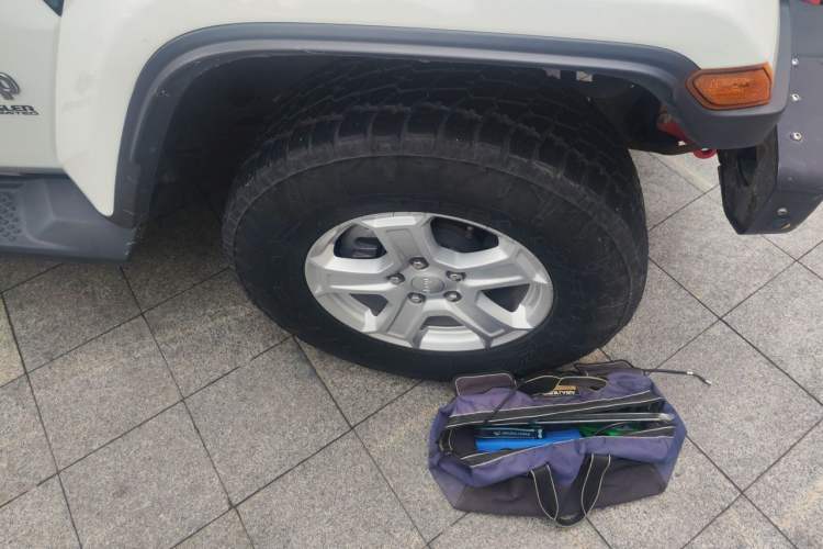 Used Jeep Wrangler 2019 2.0T Sahara Four-Door Version China VI Emission Standard Right Front Wheel Hub