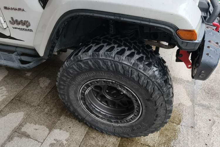 Used Jeep Wrangler 2019 2.0T Sahara 4-Door Version China V Standard Right Front Wheel Hub