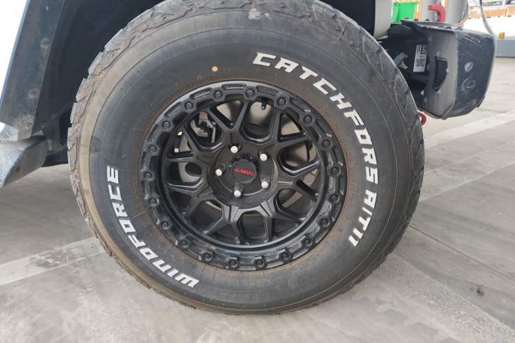 Used Jeep Wrangler 2019 2.0T Sahara Four-Door Version China VI Emission Standard Right Front Wheel Hub