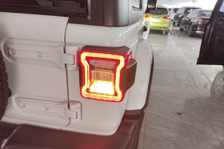 Used Jeep Wrangler 2019 2.0T Sahara Four-Door Version China VI Emission Standard Right Rear Taillight