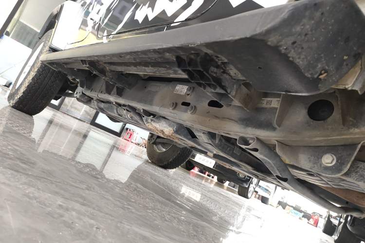 Used Jeep Wrangler 2019 2.0T Sahara Four-Door Version China VI Emission Standard Right Side Sill