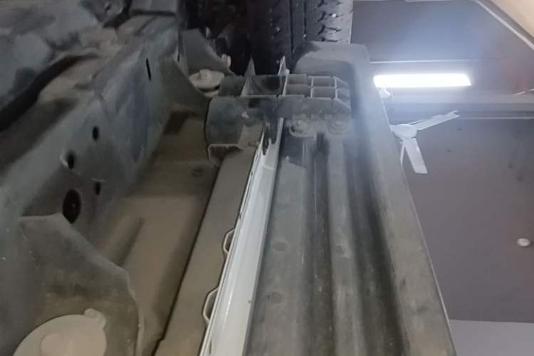 Used Jeep Wrangler 2019 2.0T Sahara Four-Door Version China VI Emission Standard Right Side Sill