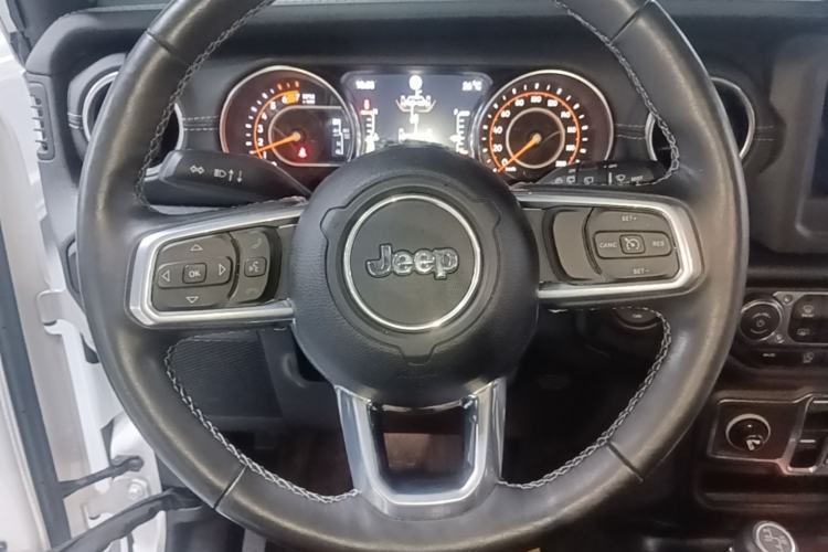Used Jeep Wrangler 2019 2.0T Sahara Four-Door Version China VI Emission Standard Steering Wheel