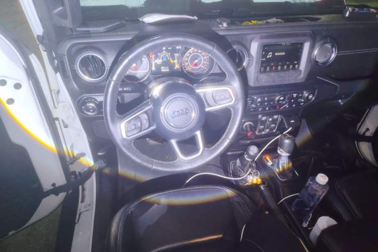 Used Jeep Wrangler 2019 2.0T Sahara 4-Door Version China V Standard Steering Wheel