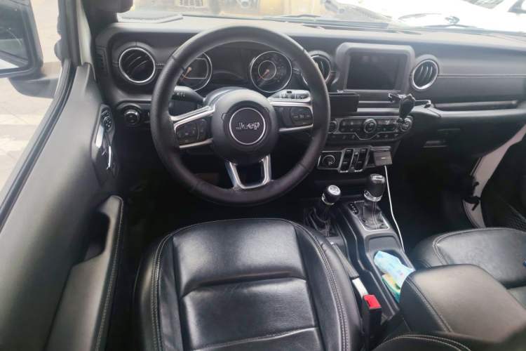 Used Jeep Wrangler 2019 2.0T Sahara Four-Door Version China VI Emission Standard Steering Wheel