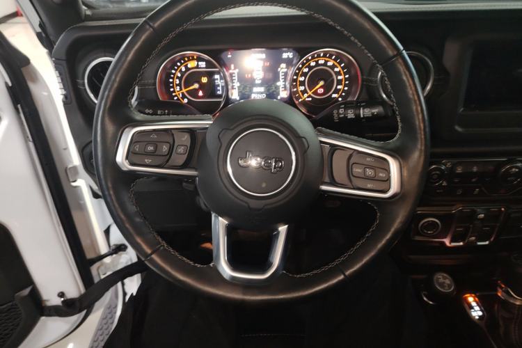 Used Jeep Wrangler 2019 2.0T Sahara Four-Door Version China VI Emission Standard Steering Wheel