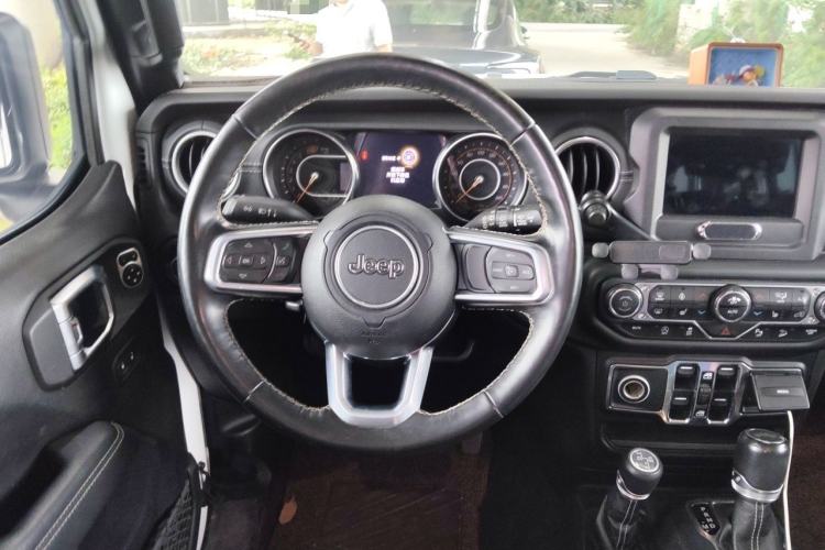 Used Jeep Wrangler 2019 2.0T Sahara Four-Door Version China VI Emission Standard Steering Wheel