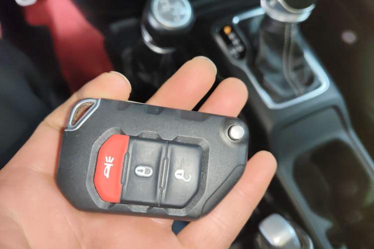 Used Jeep Wrangler 2019 2.0T Sahara Four-Door Version China VI Emission Standard Vehicle Key