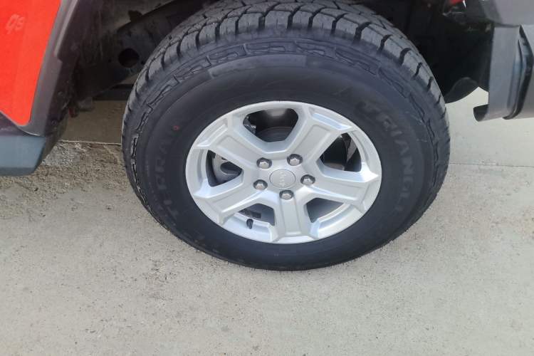 Used Jeep Wrangler  Right Front Wheel Hub