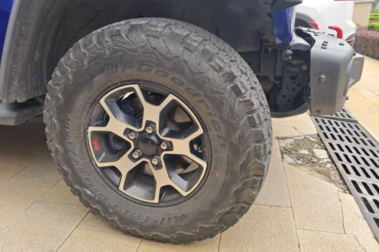 Used Jeep Wrangler  Right Front Wheel Hub