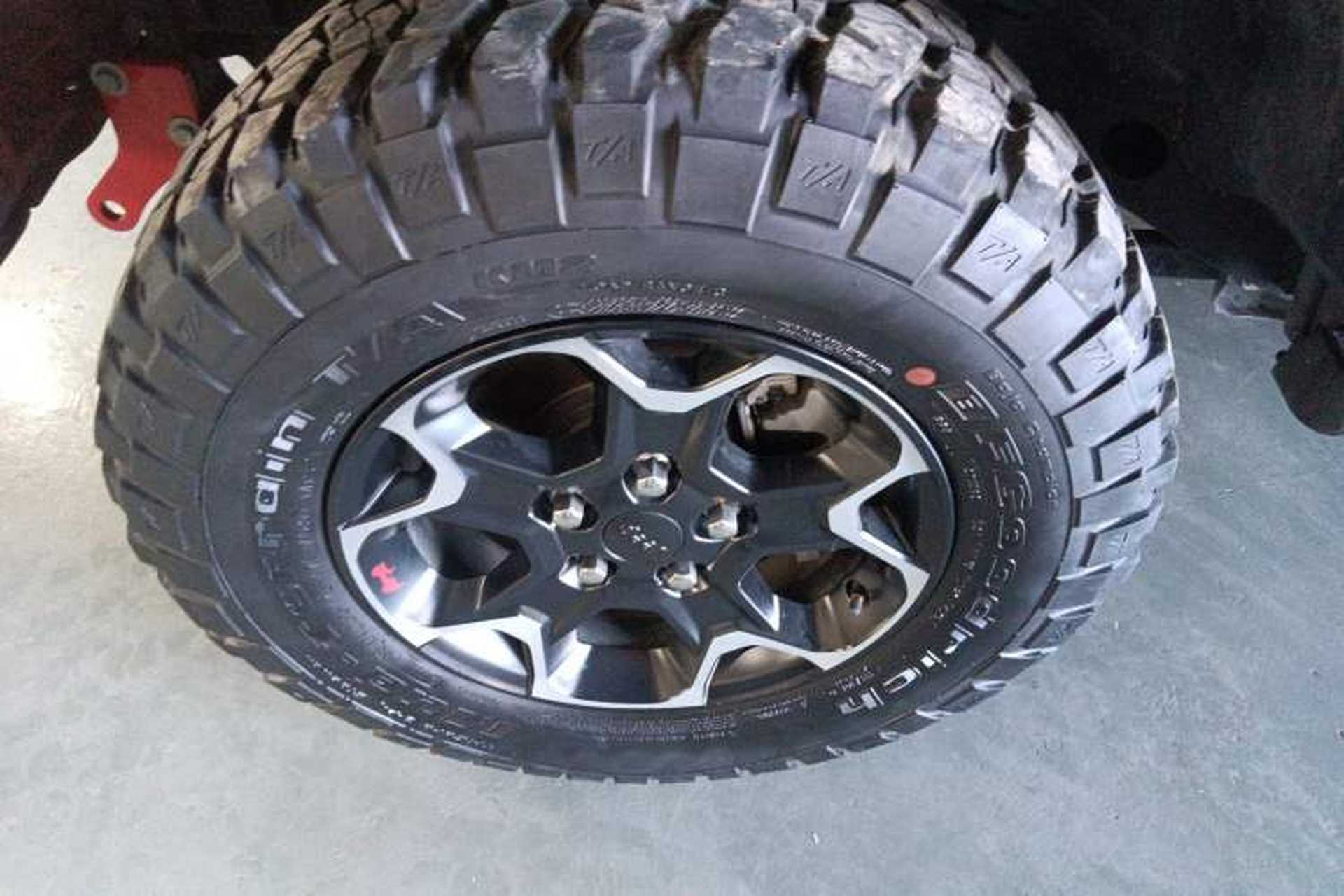 Used Jeep Wrangler 2020 2.0T Rubicon Recon Four-Door Jungle Hero Limited Edition Left Front Wheel Hub