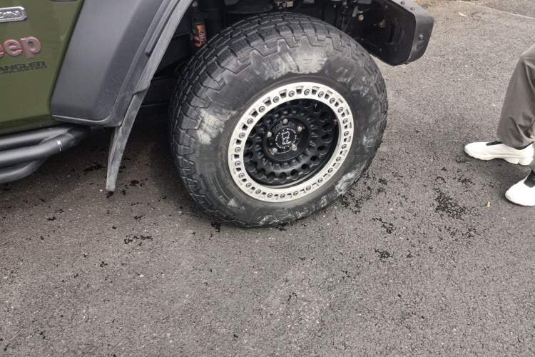Used Jeep Wrangler  Right Front Wheel Hub