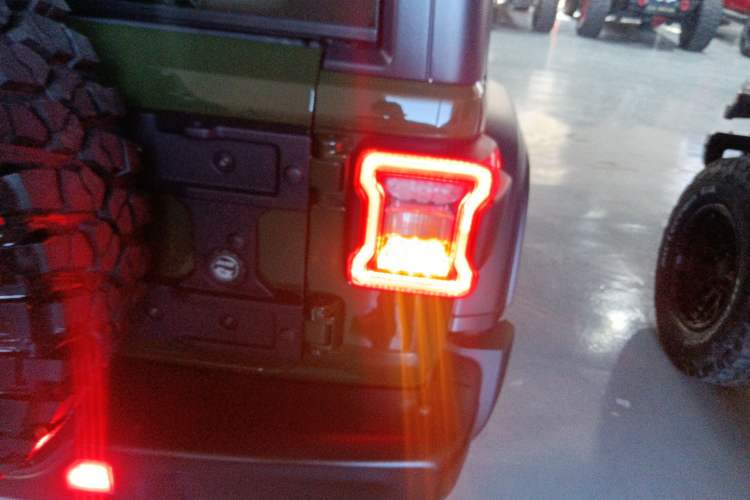 Used Jeep Wrangler 2020 2.0T Rubicon Recon Four-Door Jungle Hero Limited Edition Right Rear Taillight