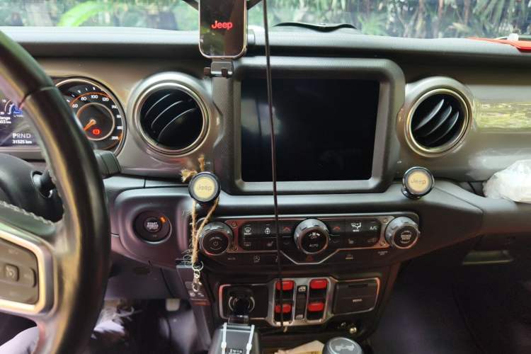 Used Jeep Wrangler 2020 2.0T automatic four-door parallel imported vehicle Audio And AC Panel