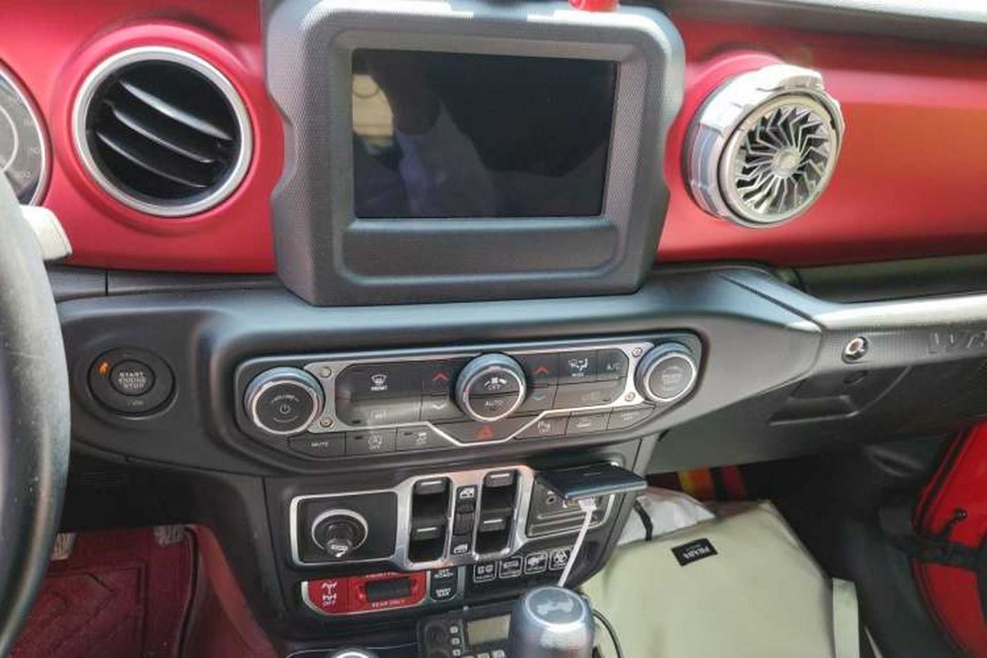 Used Jeep Wrangler 2020 2.0T automatic four-door parallel imported vehicle Audio And AC Panel