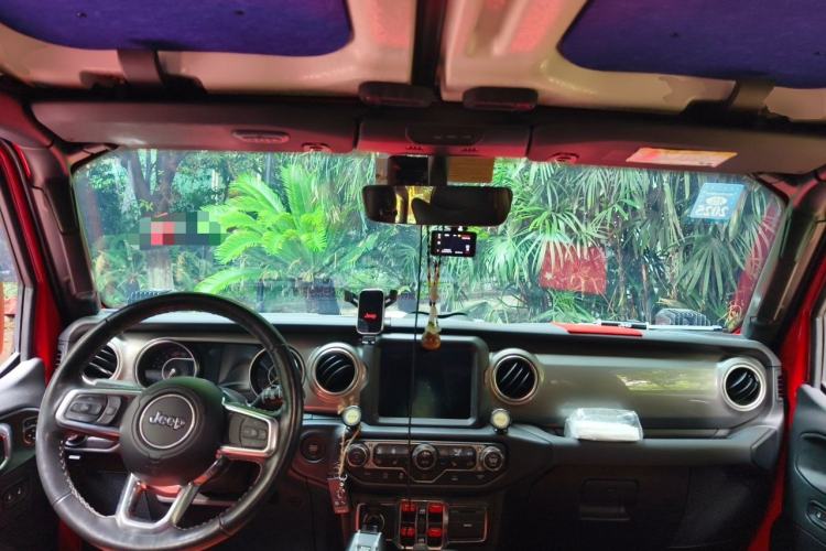 Used Jeep Wrangler 2020 2.0T automatic four-door parallel imported vehicle Center Console