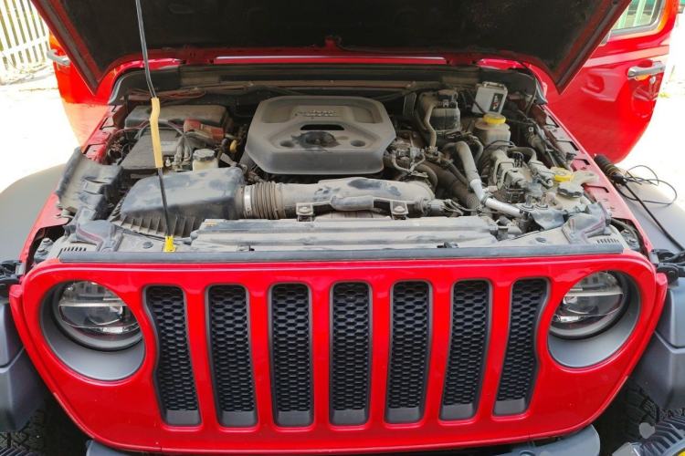 Used Jeep Wrangler 2020 2.0T automatic four-door parallel imported vehicle Engine Bay