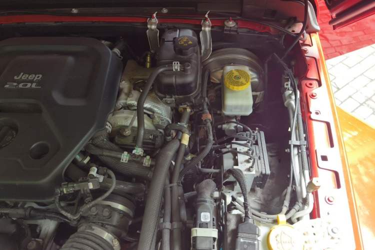 Used Jeep Wrangler 2020 2.0T automatic four-door parallel imported vehicle Engine Bay Left