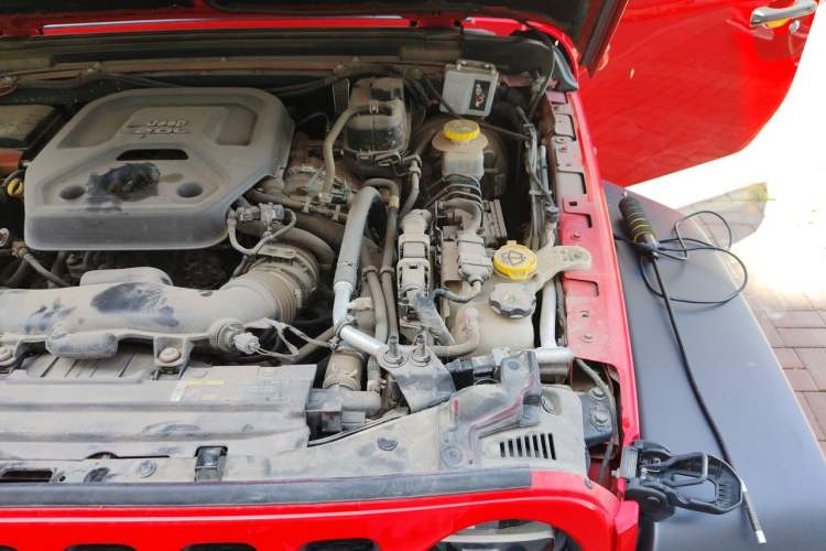 Used Jeep Wrangler 2020 2.0T automatic four-door parallel imported vehicle Engine Bay Left
