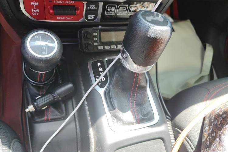 Used Jeep Wrangler 2020 2.0T automatic four-door parallel imported vehicle Gear Lever