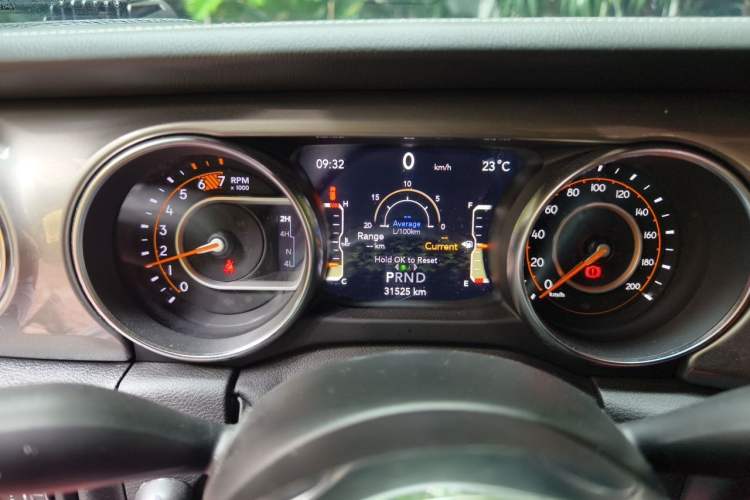 Used Jeep Wrangler 2020 2.0T automatic four-door parallel imported vehicle Instrument Cluster