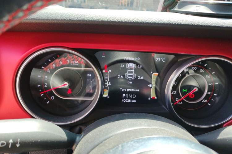Used Jeep Wrangler 2020 2.0T automatic four-door parallel imported vehicle Instrument Cluster