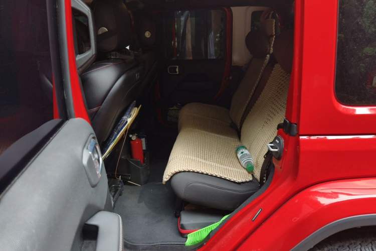Used Jeep Wrangler 2020 2.0T automatic four-door parallel imported vehicle Left Rear Seat