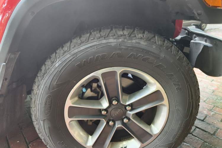 Used Jeep Wrangler 2020 2.0T automatic four-door parallel imported vehicle Right Front Wheel Hub