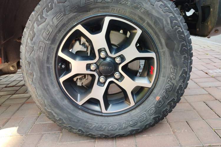 Used Jeep Wrangler 2020 2.0T automatic four-door parallel imported vehicle Right Front Wheel Hub