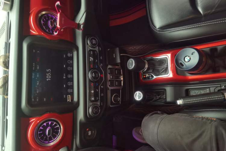 Used Jeep Wrangler 2021 2.0T Sahara Four-Door Edition Audio And AC Panel