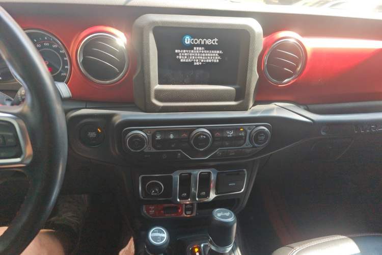 Used Jeep Wrangler 2021 2.0T Robin Hood two-door version Audio And AC Panel