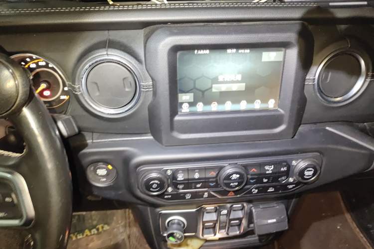 Used Jeep Wrangler 2021 2.0T Sahara Four-Door Edition Audio And AC Panel