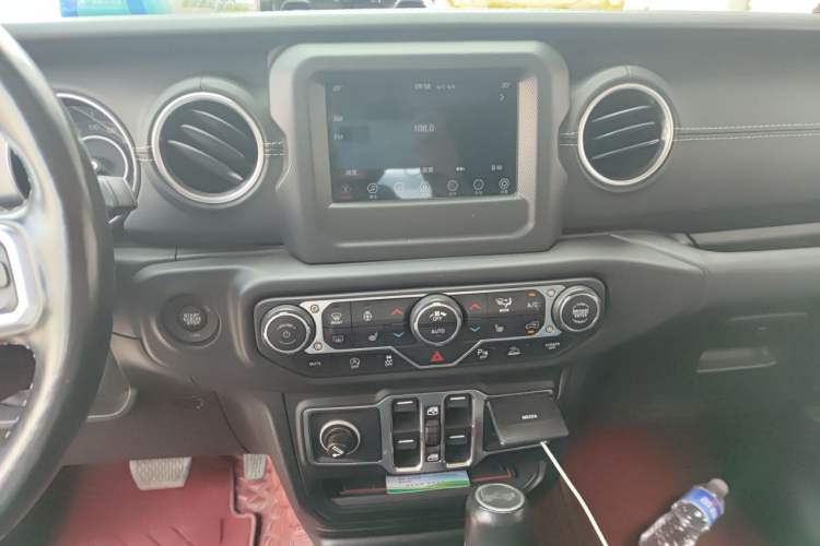 Used Jeep Wrangler 2021 2.0T Sahara Four-Door Edition Audio And AC Panel