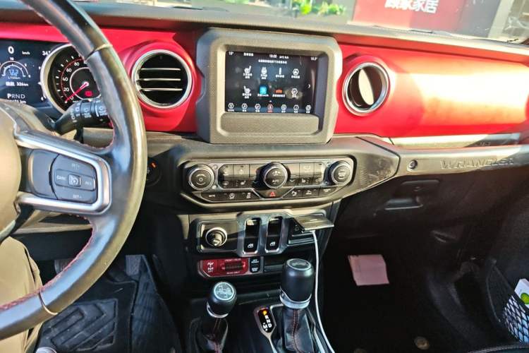 Used Jeep Wrangler 2021 2.0T Robin Hood two-door version Audio And AC Panel