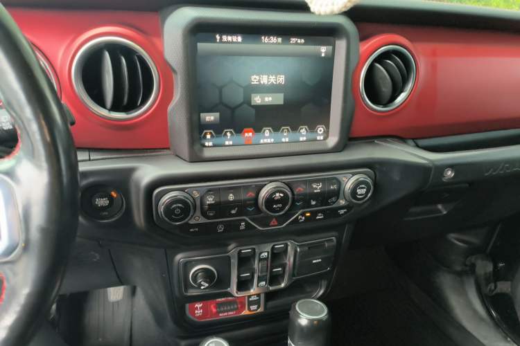Used Jeep Wrangler 2021 2.0T Robin Hood Four-Door Edition Audio And AC Panel