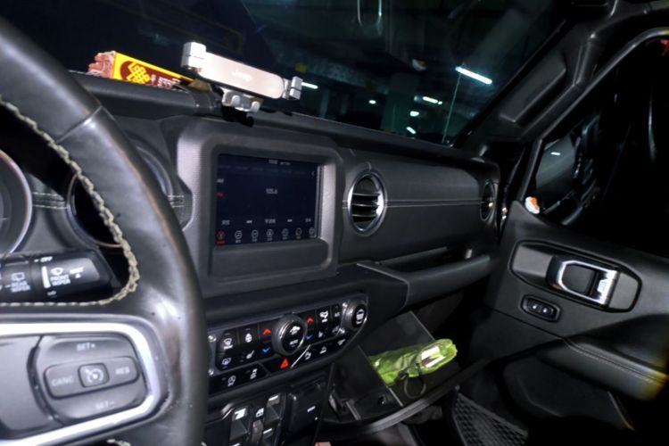 Used Jeep Wrangler 2021 2.0T 80th Anniversary Edition Audio And AC Panel