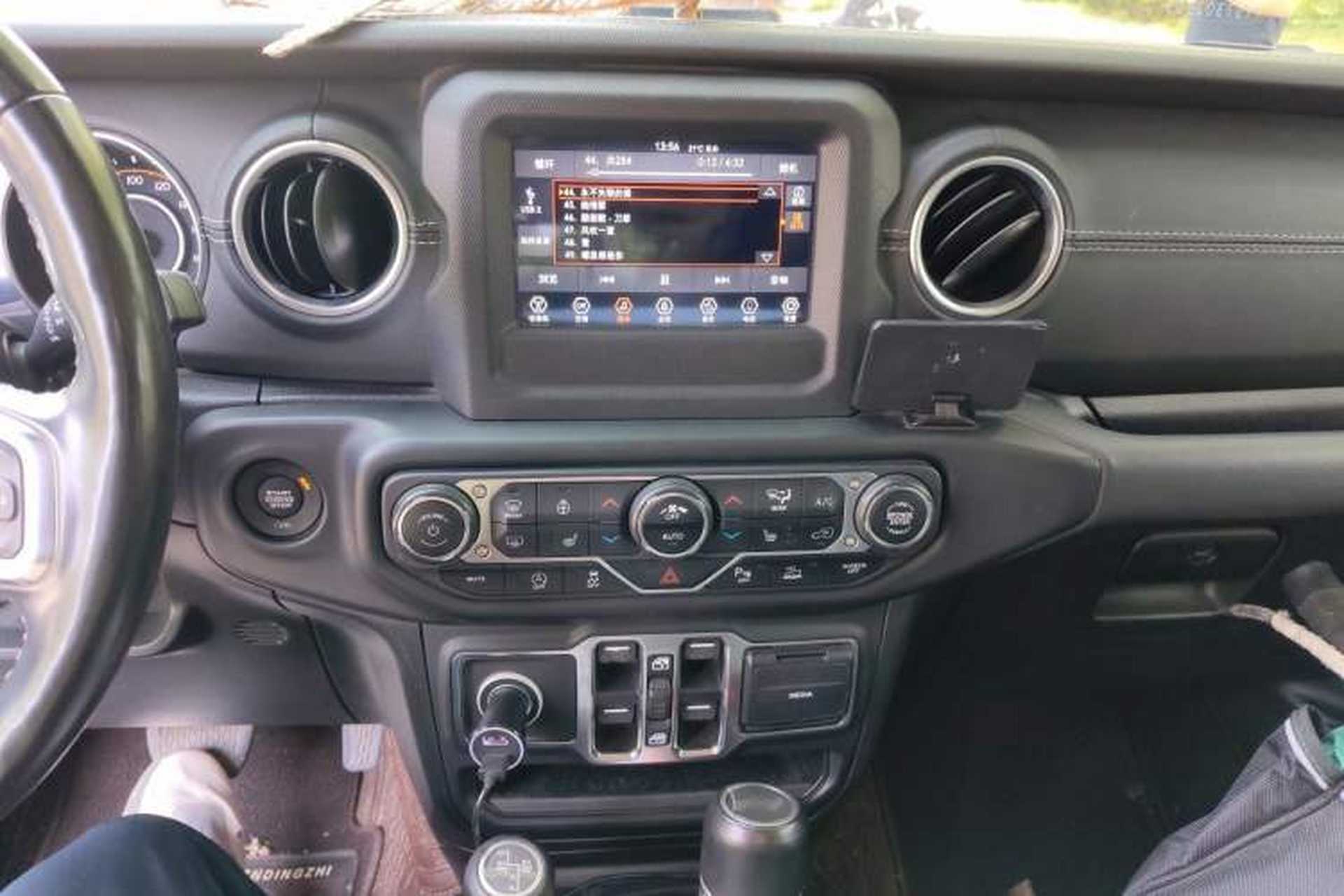 Used Jeep Wrangler 2021 2.0T Sahara Four-Door Edition Audio And AC Panel