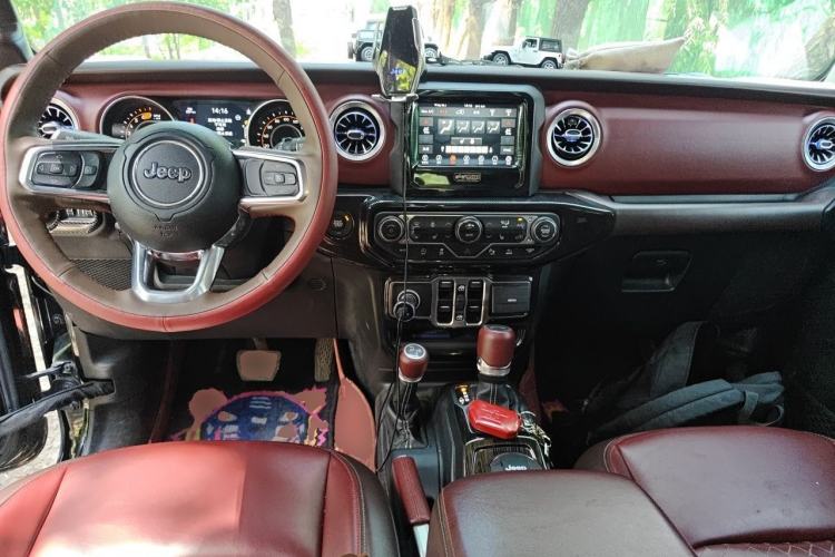 Used Jeep Wrangler 2021 2.0T Sahara Four-Door Edition Center Console