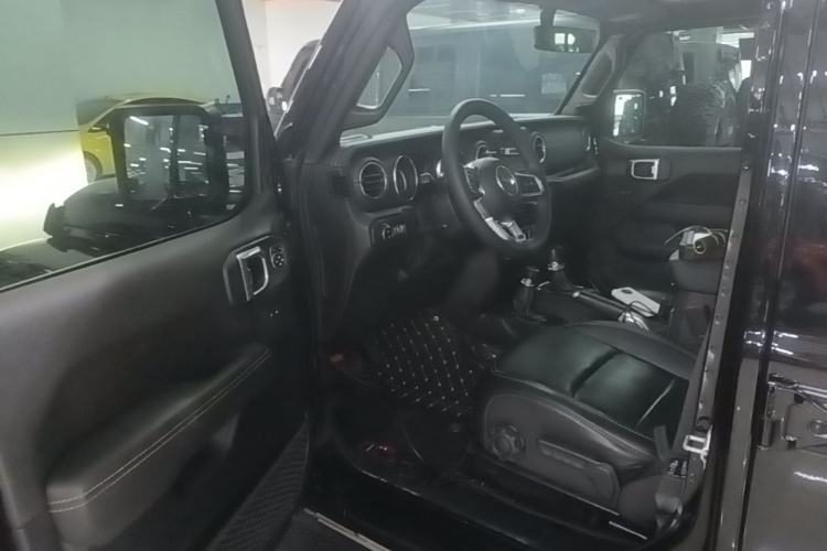 Used Jeep Wrangler 2021 2.0T Sahara Four-Door Edition Driver Seat