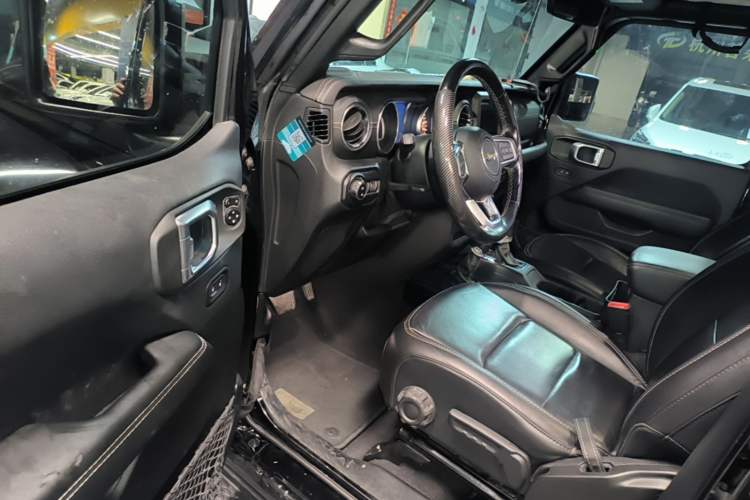 Used Jeep Wrangler 2021 2.0T Sahara Four-Door Edition Driver Seat