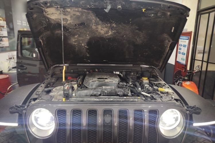 Used Jeep Wrangler 2021 2.0T Robin Hood Four-Door Edition Engine Bay