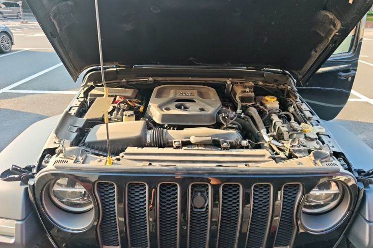 Used Jeep Wrangler 2021 2.0T Robin Hood two-door version Engine Bay