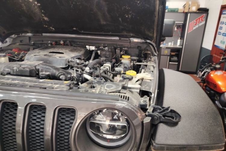 Used Jeep Wrangler 2021 2.0T Robin Hood Four-Door Edition Engine Bay Left