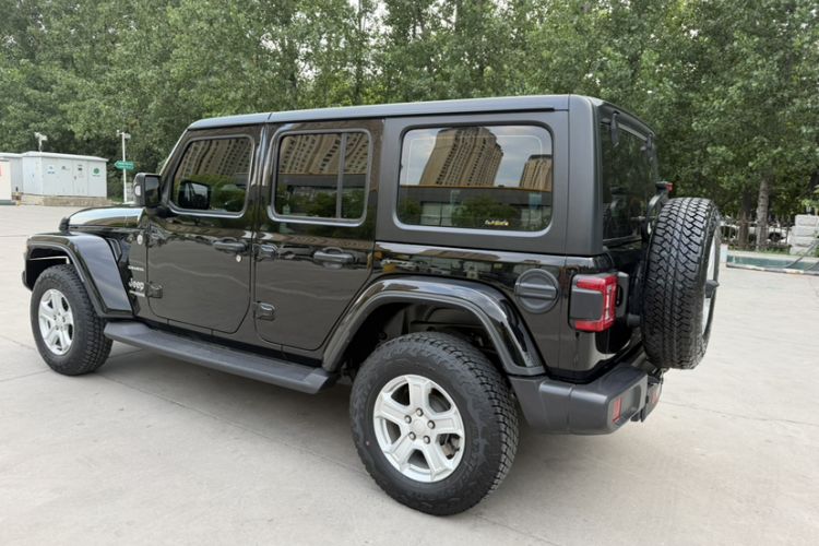 Used Jeep Wrangler 2021 2.0T Sahara Four-Door Edition Exterior 1